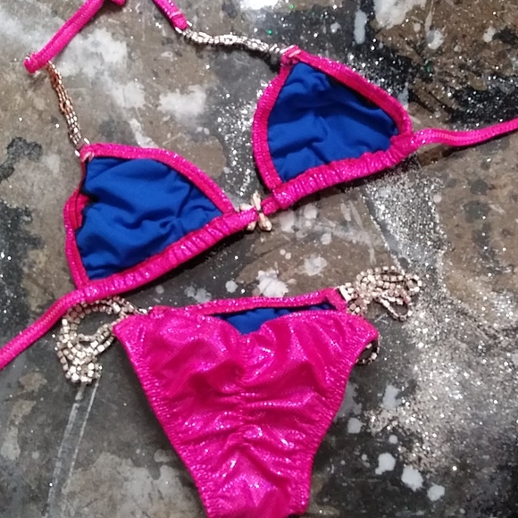 Small hot pink Competition Bikini - Picture 4 of 4